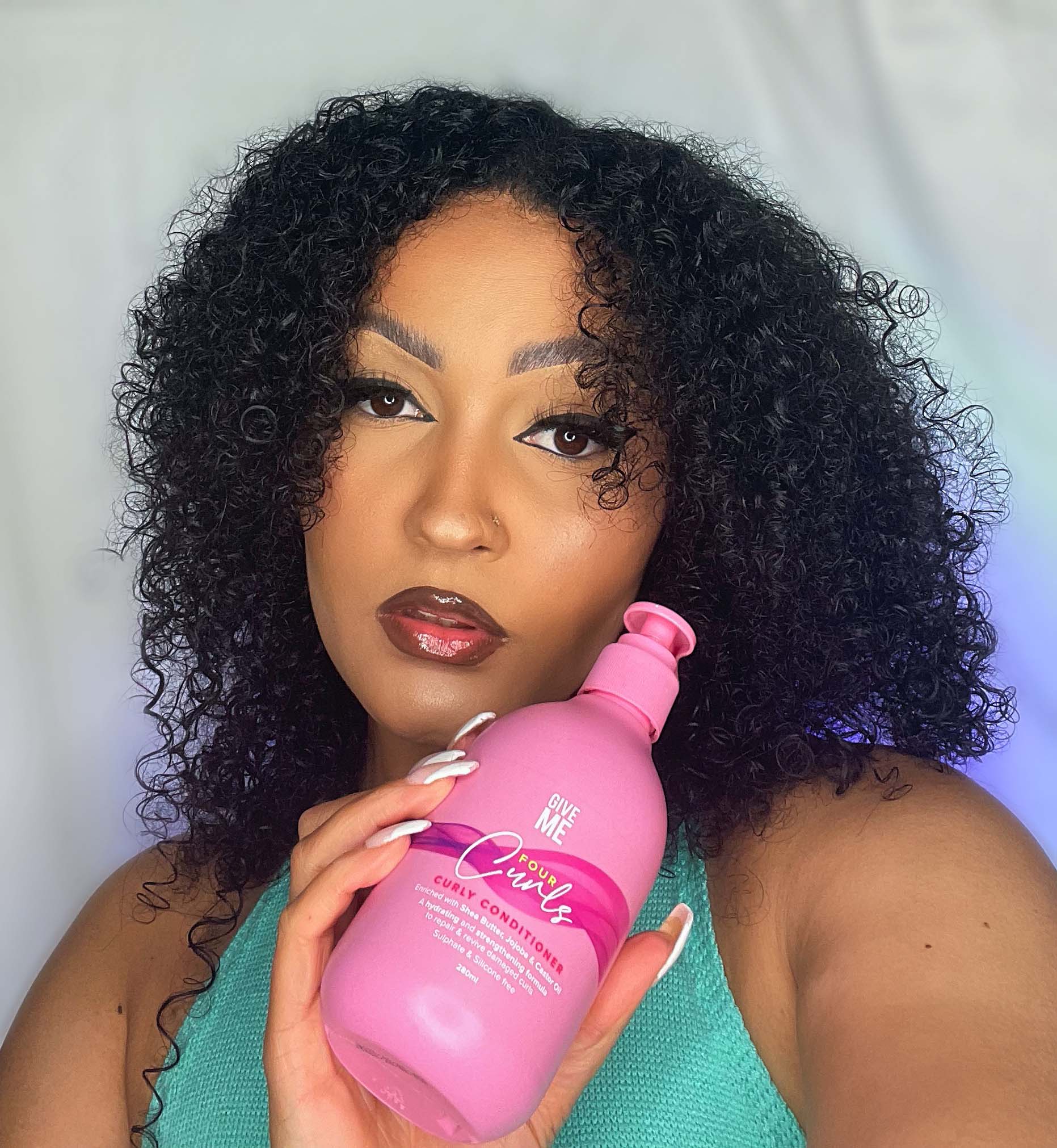 2x Four Curls Moisturising Shea Butter Conditioner (Worth £13.98) 2 2x Four Curls Moisturising Shea Butter Conditioner (Worth £13.98)