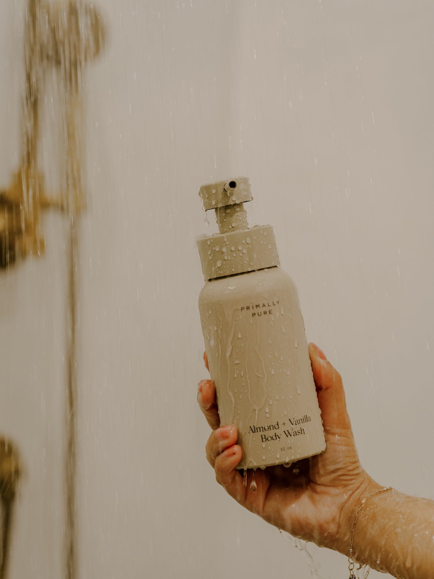 Almond + Vanilla Body Wash 2 Almond + Vanilla Body Wash